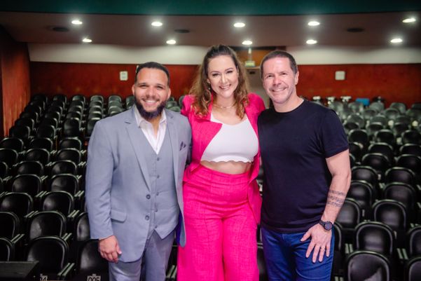 O maestro Tiago Padim, Ludmilla Herzog e Pedro Mariano