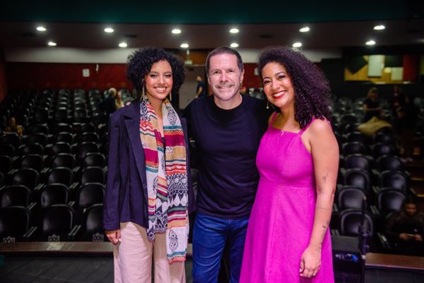 Pedro Mariano com as cantoras Luiza Dutra e Liege Milhiol