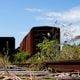 Imagem - Mato, ruínas, ferrugens e furtos retratam abandono de ferrovia no ES