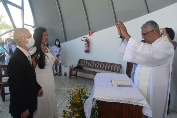 Apesar de já estarem juntos há 25 anos, casal disse o "sim-sim" pela primeira vez por Ricardo Medeiros