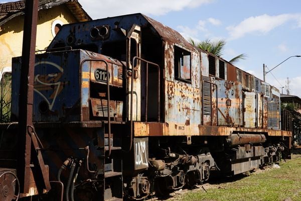 Ferrovia em Viana por Fernando Madeira