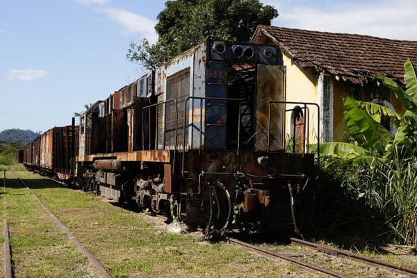 Ferrovia em Viana por Fernando Madeira