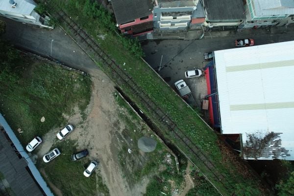 Ferrovia em Argolas, Vila Velha por Fernando Madeira