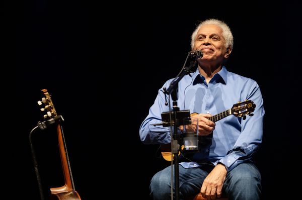 O sambista Paulinho da Viola em apresentação no Vibra, casa de shows de São Paulo, onde abriu sua turnê comemorativa de 80 anos. 