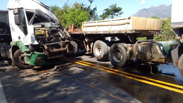 Acidente na BR 101, na Serra