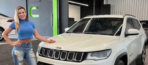 Andressa Urach compra carro novo de R$ 180 mil e surpreende fãs nas redes sociais