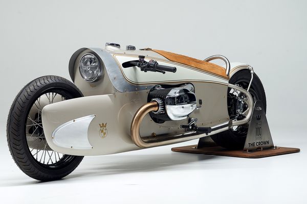 Os dois coletores de escape de aço inoxidável foram totalmente feitos a mão. por Divulgação