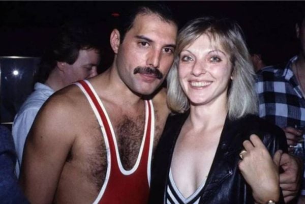 Freddie Mercury e Mary Austin: ex-namorada do cantor receberá um bom dinheiro por manuscrito de 'Bohemian Rhapsody'