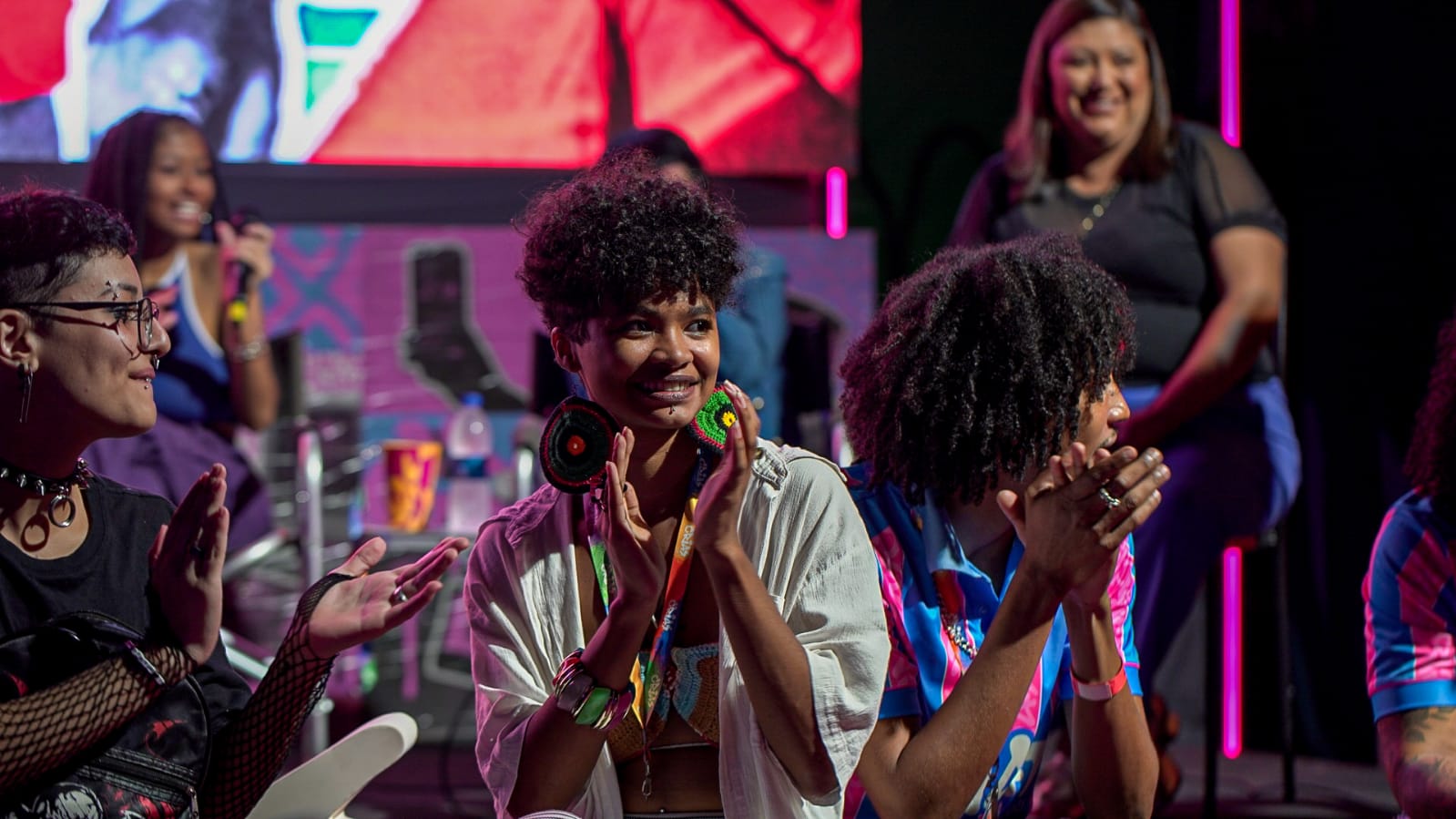 Em apoio ao futebol feminino, artistas lançam música 'Vem Jogar'; veja o  clipe