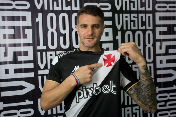 Vegetti chega para ser o homem gol do Vasco no restante da temporada