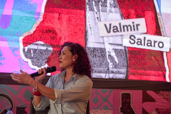 Festival Crias.Lab: jornalista Rafaele Gasparini, da TV Gazeta, mediou debate por Vitor Jubini