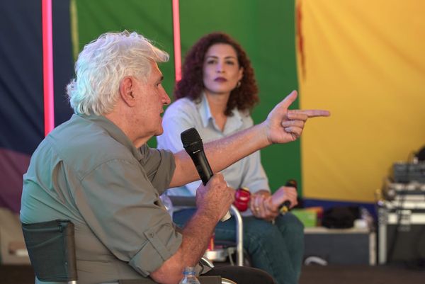 Festival Crias.Lab: jornalista Valmir Salaro, da TV Globo, participa de evento no ES, com mediação de Rafaele Gasparini por Vitor Jubini