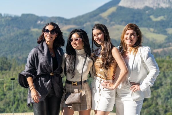 Karine e Manu Kimura, Alice e Jaque Devens