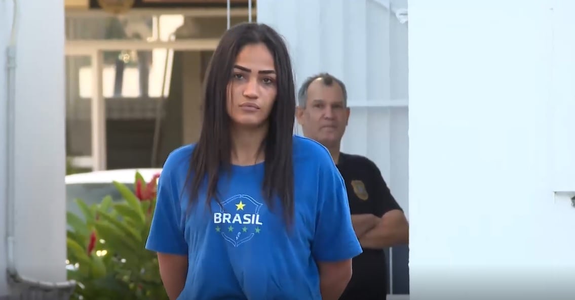 Marcela Ferreguete da Silva, de 23 anos, estava foragida havia um ano; segundo a Polícia Civil, ela atuava como gerente do tráfico de drogas em um bairro de Santa Teresa