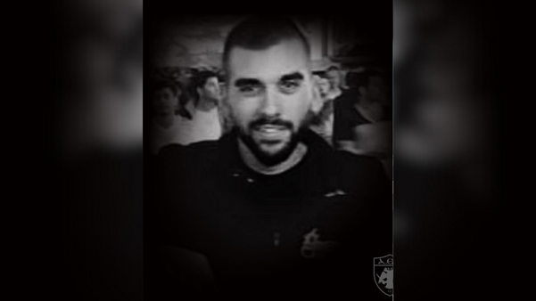 Identificado como Michael, torcedor de 29 anos morreu após ser esfaqueado em confusão na Grécia
