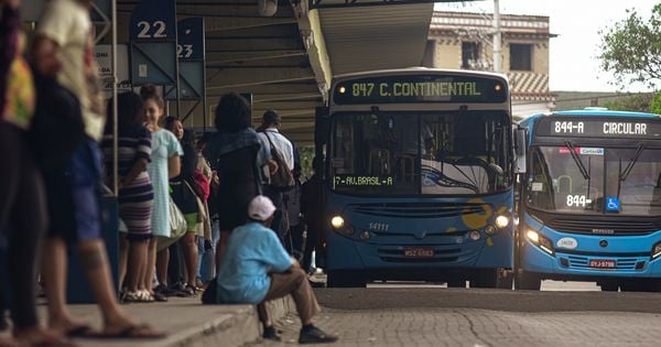 Trânsito em ruas e avenidas foi alterado, deslocando também pontos de ônibus do Sistema Transcol; confira a lista de linhas e as novidades no itinerário