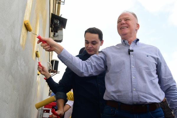 Início das obras para reforma dos armazéns do antigo Porto de Vitória, agora V Ports por Fernando Madeira
