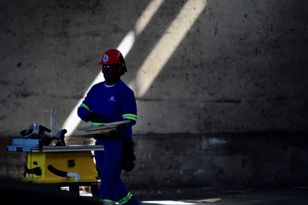 Início das obras para reforma dos armazéns do antigo Porto de Vitória, agora V Ports por Fernando Madeira