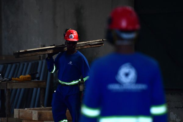 Início das obras para reforma dos armazéns do antigo Porto de Vitória, agora V Ports por Fernando Madeira