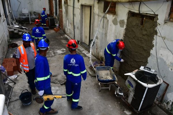 Início das obras para reforma dos armazéns do antigo Porto de Vitória, agora V Ports por Fernando Madeira
