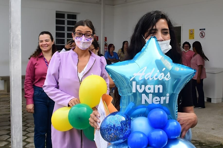 Flávia Saracho, irmã de Ivan, esteve presente na despedida de Ivan do Hospital em Cariacica. Crédito: Fernando Madeira