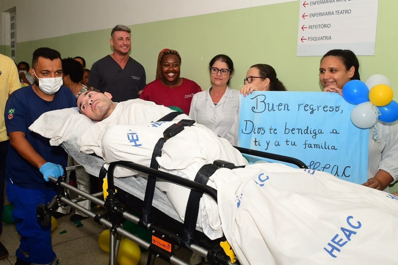 A Despedida do argentino Ivan Pérez teve direito a cartaz em espanhol feito por colaboradores do hospital. Crédito: Fernando Madeira