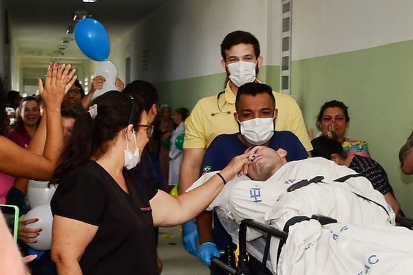 Despedida do argentino Ivan Pérez foi marcada por muita emoção e homenagens dos funcionários do  Hospital Estadual de Atenção Clínica (Heac) 
