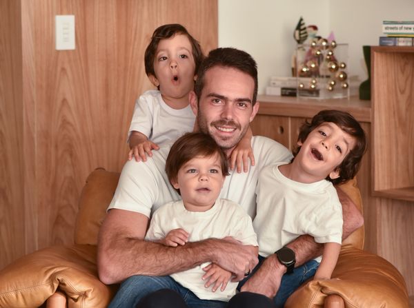 Pedro Trindade e os filhos Ben, Martin e Tito
