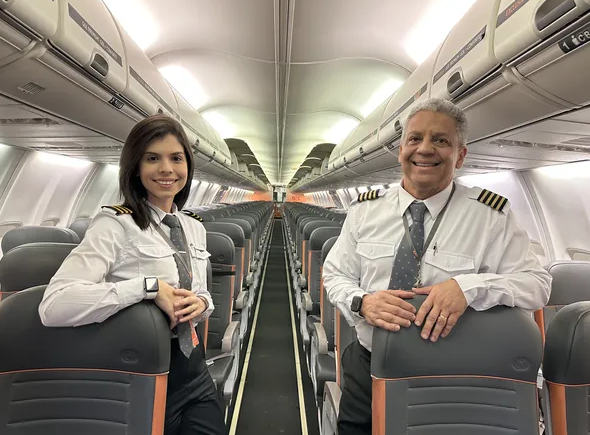 Pilota Bárbara Scandian Cardoso e o pai Isaías: eles dividem o amor da família pela profissão