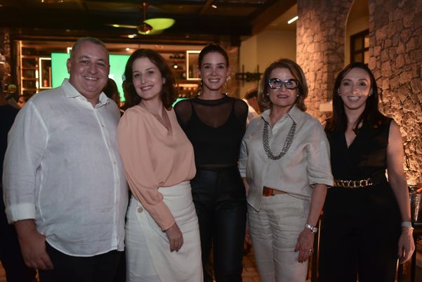 Romulo Bezerril, Adriana Santos, Rafaela Casati, Zildinha Helal e Renata Bezerril 