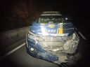 Caminhão roubado bate em viatura da PRF em Viana após motorista abandonar veículo(Divulgação | PRF)