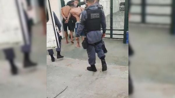 Homens são presos após assaltarem joalheira em Marataízes