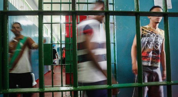 Em toda a América Latina, diferentes penitenciárias criadas pelos Estados para melhorar a segurança de quem está fora delas estão se tornando escolas do crime
