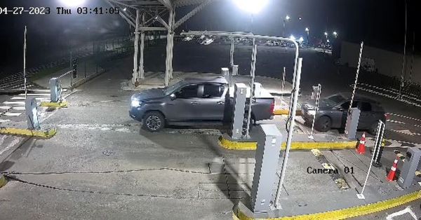 Criminosos saem com a Hilux roubada do aeoroporto de Vitória
