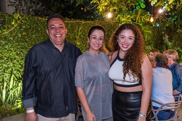 Gildo Rezende Jr., Marianne Assbu e Mariah Assbu