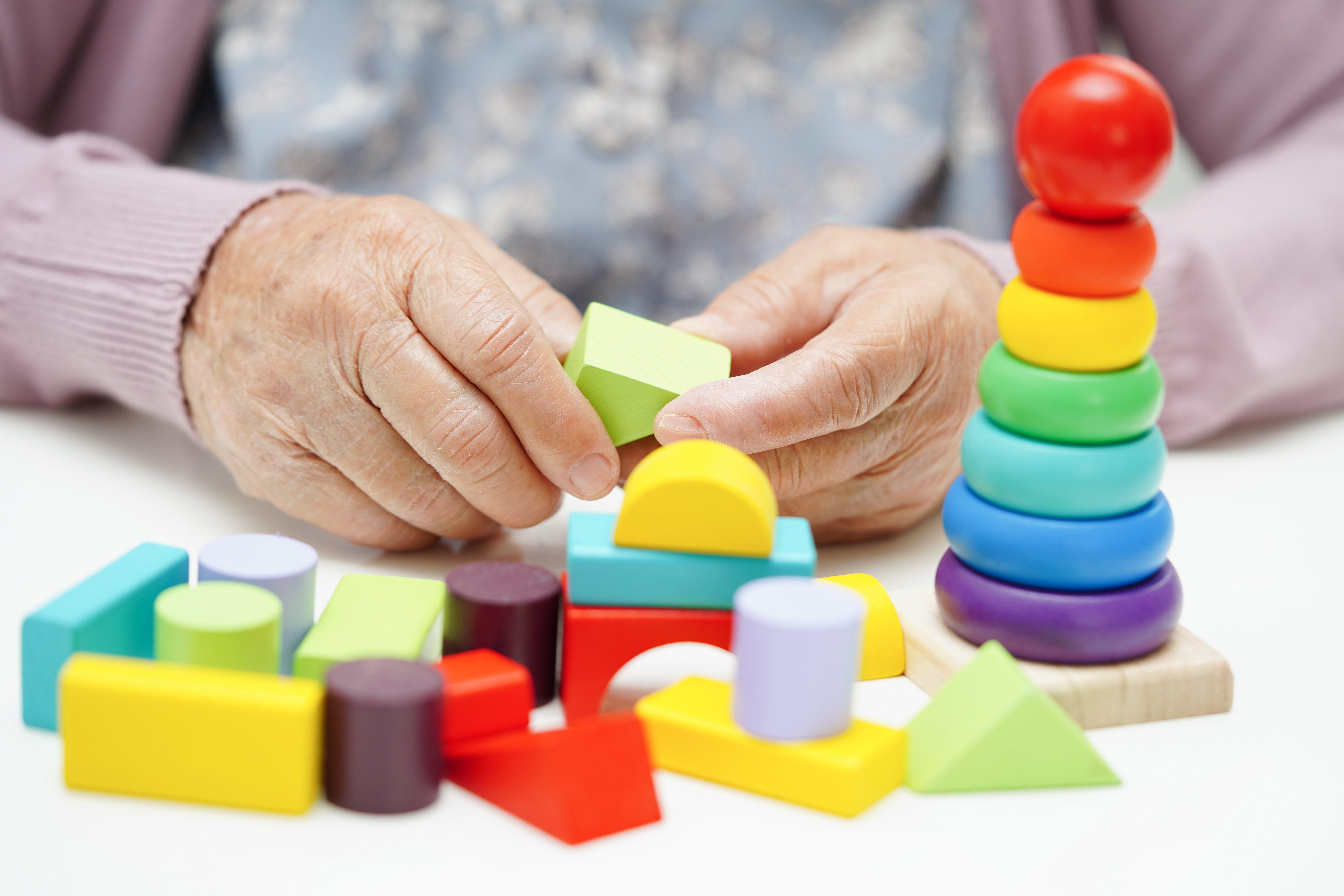 Um novo estudo realizado na Monash University em Melbourne, na Austrália, revelou que algumas atividades criativas e intelectuais podem ajudar a evitar demências em idosos