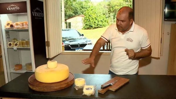 Roberto Cuzini trabalha com laticínios em João Neiva há 20 anos e representa a quinta geração da família