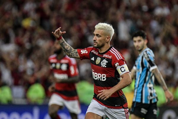 Arrascaeta, de pênalti, marcou o gol da vitória do Flamengo sobre o Grêmio