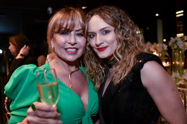 Angelita Rodrigues e  Adriele Alves Pinto