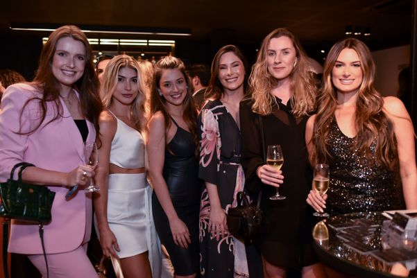 Marília Moro, Junia Salazar, Jully Mateus, Sarah Gasperazzo e Rafaela Celestino