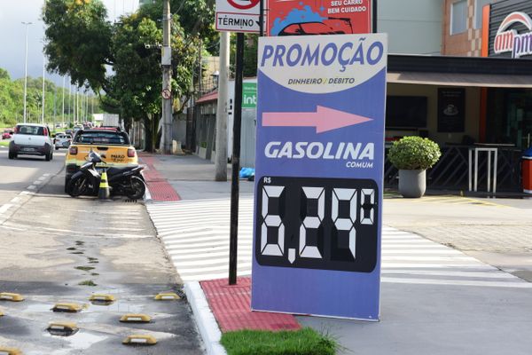 Posto Smart Camburi, em Jardim Camburi reajustou o preço da gasolina, Vitória por Ricardo Medeiros
