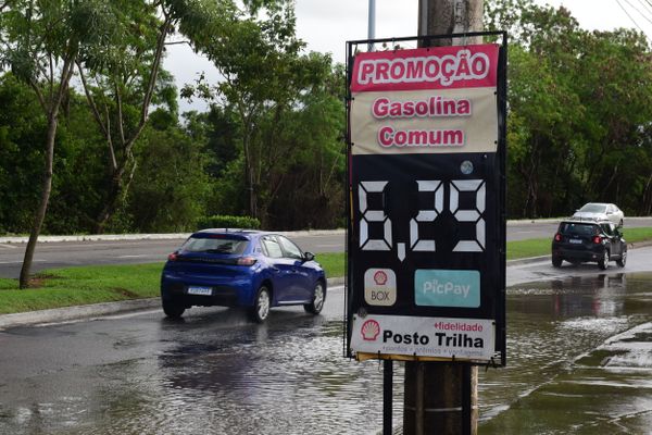Posto de gasolina por Ricardo Medeiros