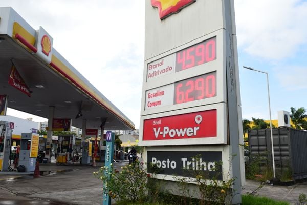 Posto Trilha, em Jardim Camburi reajustou o preço da gasolina, Vitória