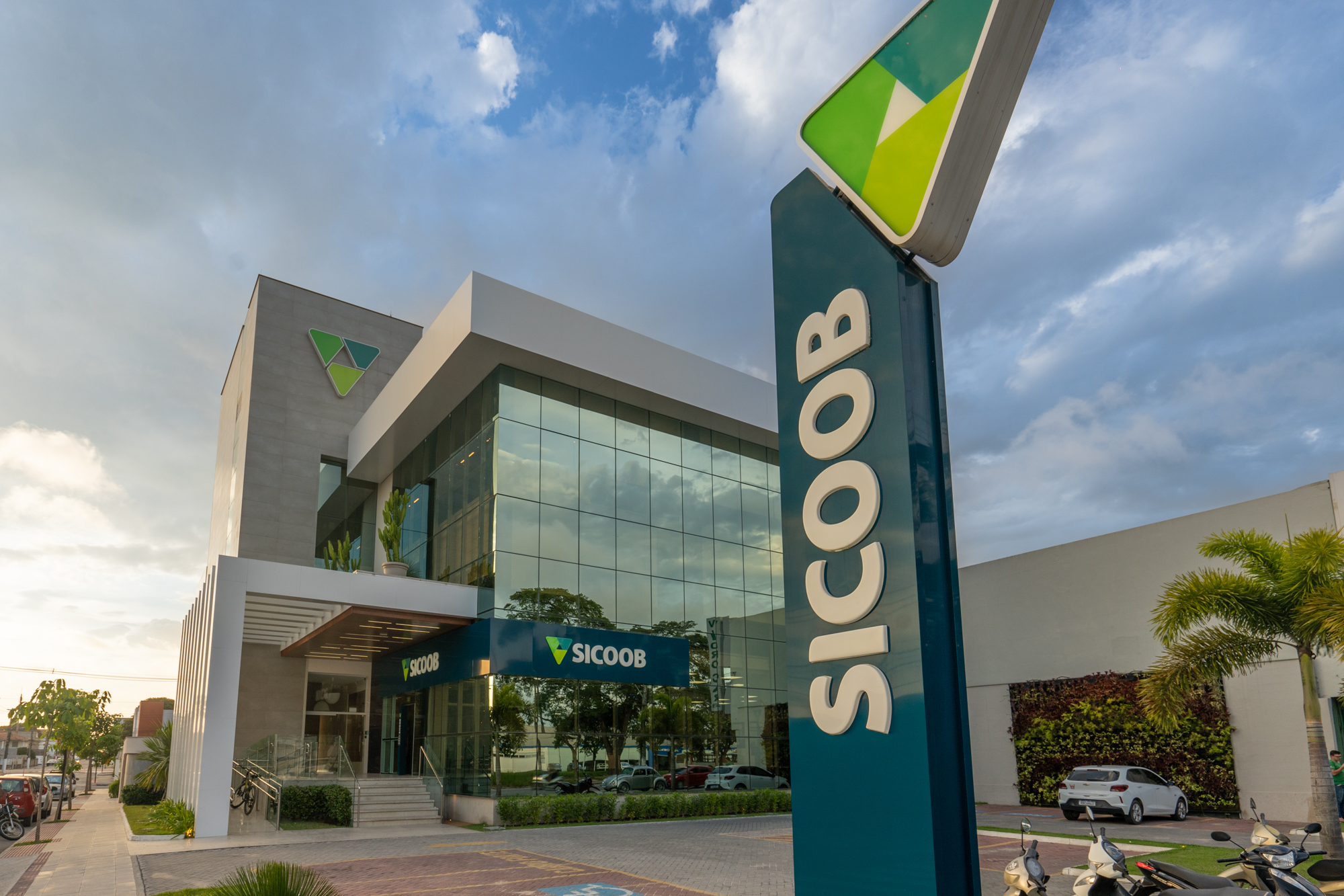 O Sicoob ES registrou um crescimento de 27,16% em valores de empréstimos e financiamento em comparação ao mesmo período do ano anterior, com um total de mais de R$ 11,3 bilhões