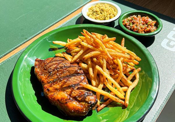 Picanha grelhada, fritas, farofa da casa e vinagrete por Gol Burger/Divulgação