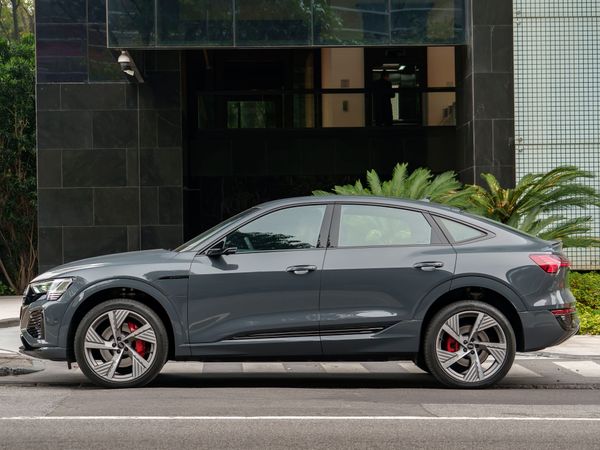 Audi Q8 e-tron Sportback Launch Edition “Quattro”