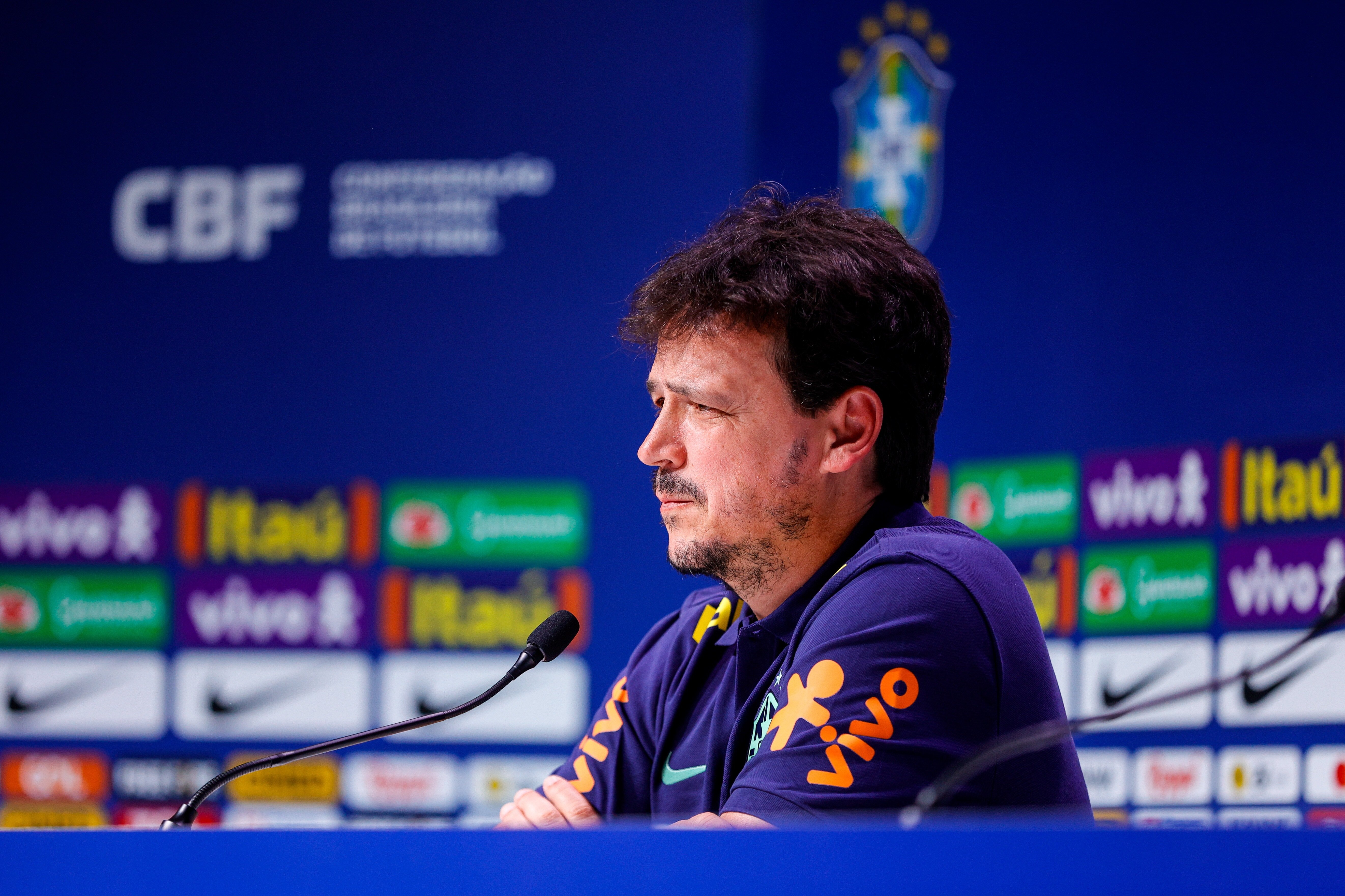 Treinador Fernando Diniz anunciou os jogadores que vão representar o Brasil nas partidas contra Colômbia, dia 16, e Argentina, no dia 21