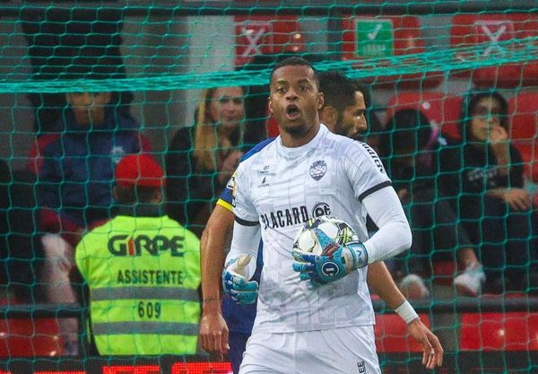 Paulo Victor, goleiro capixaba em atuação no futebol português