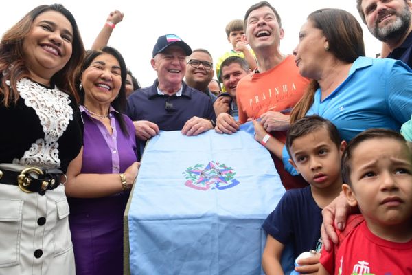 Comemoração na inauguração da estação da Prainha, em Vila Velha por Ricardo Medeiros