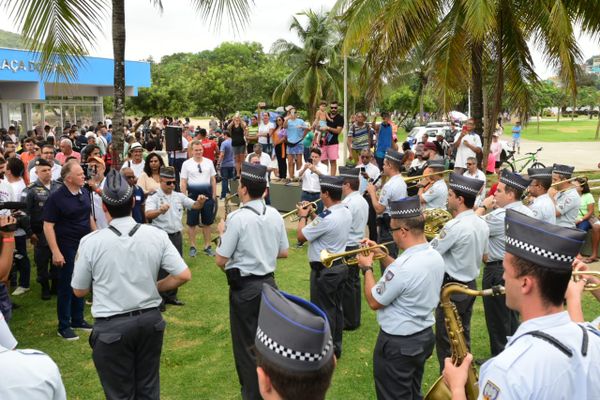 Inauguração do aquaviário na Praça do Papa contou com a banda da PM por Ricardo Medeiros